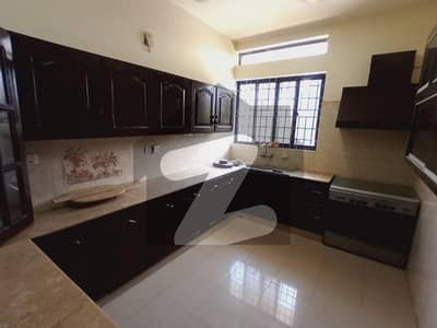 ایف ۔ 8 اسلام آباد میں 3 کمروں کا 25 کنال بالائی پورشن 3.0 لاکھ میں کرایہ پر دستیاب ہے۔