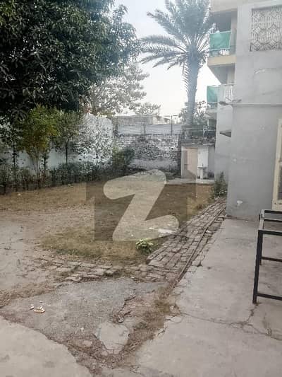 اصغر مال سکیم راولپنڈی میں 5 کمروں کا 1 کنال مکان 11.0 کروڑ میں برائے فروخت۔