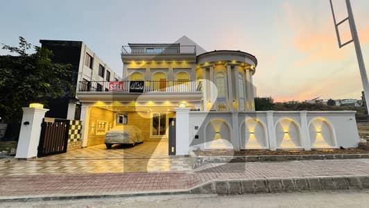 بحریہ ٹاؤن فیز 8 بحریہ ٹاؤن راولپنڈی,راولپنڈی میں 6 کمروں کا 1 کنال مکان 11.5 کروڑ میں برائے فروخت۔