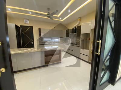 DEFENCE ONE KANAL BEAUTIFUL UPPER PORTION AT PRIME LOCATION FOR RENT IN DHA LAHORE