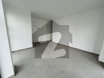 OFFICE AVAILABLE FOR SALE IN 100 YARDS BRAND NEW CORNER PROJECT