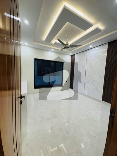 ڈی ۔ 12 اسلام آباد میں 6 کمروں کا 14 مرلہ مکان 16.0 کروڑ میں برائے فروخت۔