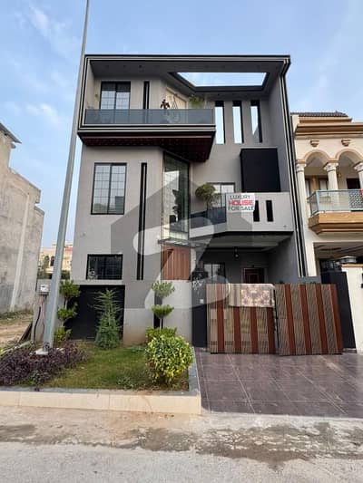 سٹی ہاؤسنگ سکیم جہلم میں 4 کمروں کا 5 مرلہ مکان 2.2 کروڑ میں برائے فروخت۔ سٹی ہاؤسنگ سکیم جہلم میں 4 کمروں کا 5 مرلہ مکان 2.2 کروڑ میں برائے فروخت۔