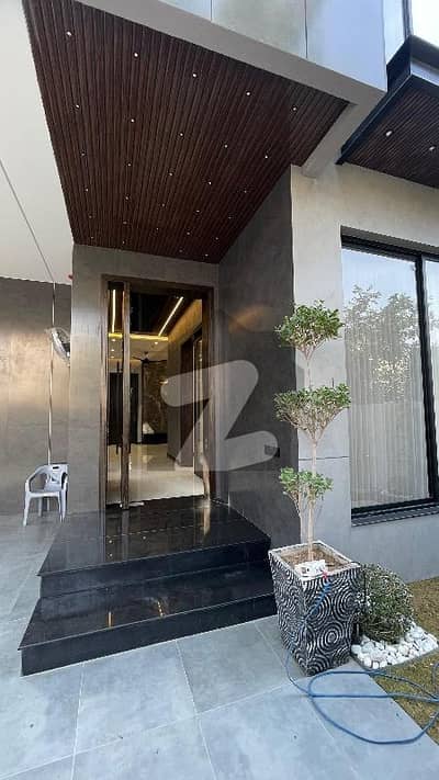 ڈی ایچ اے فیز 5 ڈیفنس (ڈی ایچ اے),لاہور میں 4 کمروں کا 10 مرلہ مکان 8.25 کروڑ میں برائے فروخت۔ ڈی ایچ اے فیز 5 ڈیفنس (ڈی ایچ اے),لاہور میں 4 کمروں کا 10 مرلہ مکان 8.25 کروڑ میں برائے فروخت۔