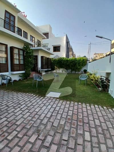 600 SQYD Luxury Portion available For rent