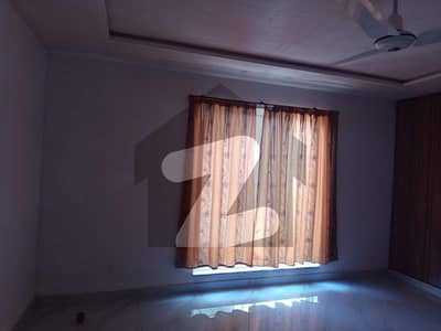 ایچ بی ایف سی ہاؤسنگ سوسائٹی لاہور میں 3 کمروں کا 1 کنال بالائی پورشن 90.0 ہزار میں کرایہ پر دستیاب ہے۔