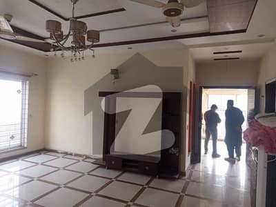 ایچ بی ایف سی ہاؤسنگ سوسائٹی لاہور میں 3 کمروں کا 1 کنال بالائی پورشن 1.1 لاکھ میں کرایہ پر دستیاب ہے۔