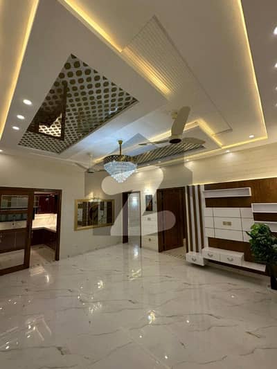 بحریہ ٹاؤن جاسمین بلاک بحریہ ٹاؤن سیکٹر سی,بحریہ ٹاؤن,لاہور میں 5 کمروں کا 10 مرلہ مکان 1.3 لاکھ میں کرایہ پر دستیاب ہے۔