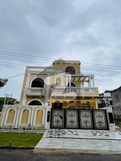 واپڈا ٹاؤن لاہور میں 6 کمروں کا 10 مرلہ مکان 5.45 کروڑ میں برائے فروخت۔