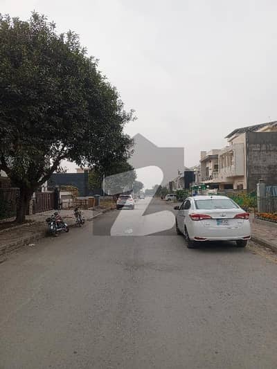 بحریہ ٹاؤن فیز 8 ۔ بلاک ای بحریہ ٹاؤن فیز 8,بحریہ ٹاؤن راولپنڈی,راولپنڈی میں 10 مرلہ رہائشی پلاٹ 1.2 کروڑ میں برائے فروخت۔