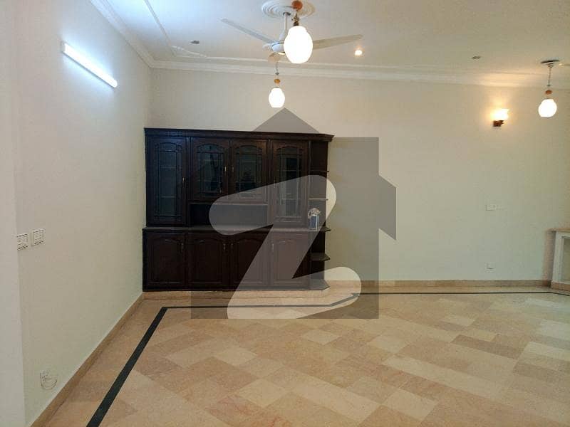 2450 Sq Ft Upper Portion 2450 Sq Ft Upper Portion