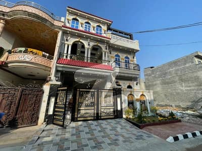 الاحمد گارڈن ہاوسنگ سکیم جی ٹی روڈ,لاہور میں 6 مرلہ مکان 2.5 کروڑ میں برائے فروخت۔