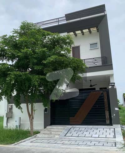 Well-constructed Prime Location House Available For sale In Royal Palm City