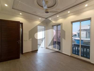 ڈی ایچ اے فیز 6 ڈیفنس (ڈی ایچ اے),لاہور میں 4 کمروں کا 8 مرلہ مکان 1.9 لاکھ میں کرایہ پر دستیاب ہے۔