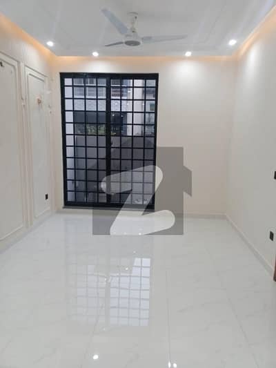 فارمانئیٹس ہاؤسنگ سکیم لاہور میں 3 کمروں کا 1 کنال مکان 1.1 لاکھ میں کرایہ پر دستیاب ہے۔