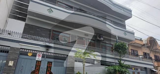 گلستانِِ جوہر ۔ بلاک 1 گلستانِ جوہر,کراچی میں 8 کمروں کا 1 کنال مکان 10.0 کروڑ میں برائے فروخت۔ گلستانِِ جوہر ۔ بلاک 1 گلستانِ جوہر,کراچی میں 8 کمروں کا 1 کنال مکان 10.0 کروڑ میں برائے فروخت۔