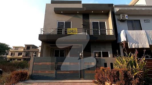 ڈی ۔ 12/3 ڈی ۔ 12,اسلام آباد میں 4 کمروں کا 4 مرلہ مکان 4.4 کروڑ میں برائے فروخت۔