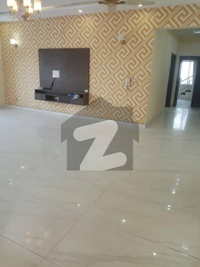 Corner upper portion for rent with store room