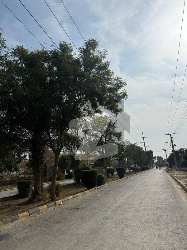 این ایف سی 1 لاہور میں 1 کنال رہائشی پلاٹ 3.2 کروڑ میں برائے فروخت۔ این ایف سی 1 لاہور میں 1 کنال رہائشی پلاٹ 3.2 کروڑ میں برائے فروخت۔