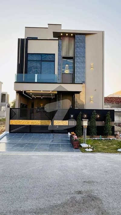 Highly-Desirable Prime Location 5 Marla House Available In Citi Housing Society For Sale