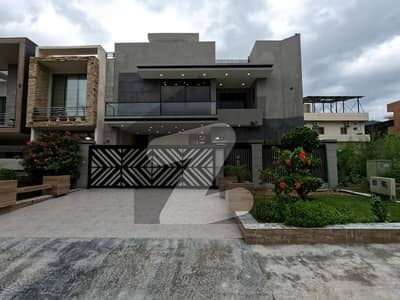 ڈی ۔ 12/4 ڈی ۔ 12,اسلام آباد میں 6 کمروں کا 10 مرلہ مکان 13.5 کروڑ میں برائے فروخت۔