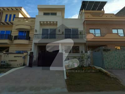 ڈی ۔ 12/1 ڈی ۔ 12,اسلام آباد میں 4 کمروں کا 4 مرلہ مکان 4.35 کروڑ میں برائے فروخت۔