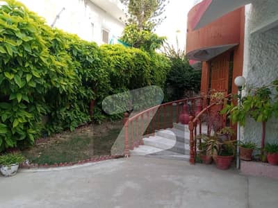 ڈی ایچ اے ڈیفینس کراچی میں 5 کمروں کا 1 کنال مکان 9.5 کروڑ میں برائے فروخت۔