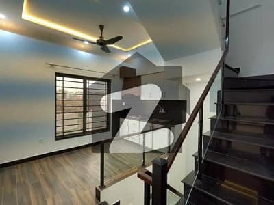 آئی 11/2 آئی ۔ 11,اسلام آباد میں 4 کمروں کا 4 مرلہ مکان 1.0 لاکھ میں کرایہ پر دستیاب ہے۔