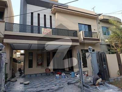 واپڈا ٹاؤن فیز 1 واپڈا ٹاؤن,لاہور میں 5 کمروں کا 10 مرلہ مکان 4.55 کروڑ میں برائے فروخت۔