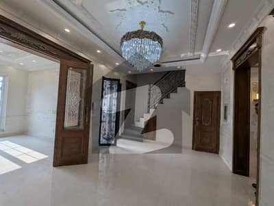 8 BEDROOMS (2+3+3) WITH BASEMENT 1 KANAL FULL HOUSE NEAR MCDONALD'S || DOUBLE UNIT HOUSE