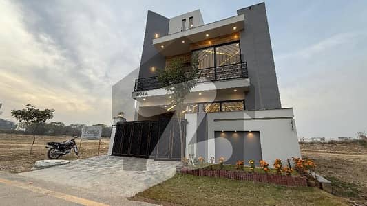 فیصل ٹاؤن - ایف ۔ 18 اسلام آباد میں 4 کمروں کا 5 مرلہ مکان 2.7 کروڑ میں برائے فروخت۔