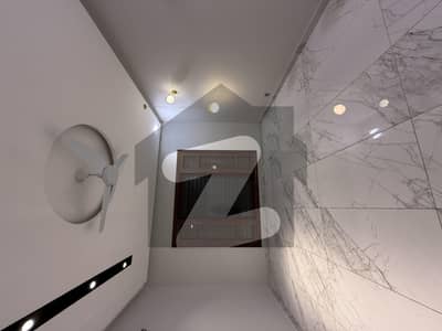 بہادر آباد گلشنِ اقبال ٹاؤن,کراچی میں 7 کمروں کا 1 کنال مکان 30.0 کروڑ میں برائے فروخت۔