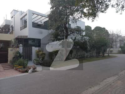 ڈی ایچ اے فیز 4 ڈیفنس (ڈی ایچ اے),لاہور میں 5 کمروں کا 10 مرلہ مکان 4.3 کروڑ میں برائے فروخت۔