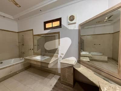 گارڈن ٹاؤن لاہور میں 7 کمروں کا 2 کنال مکان 22.0 کروڑ میں برائے فروخت۔