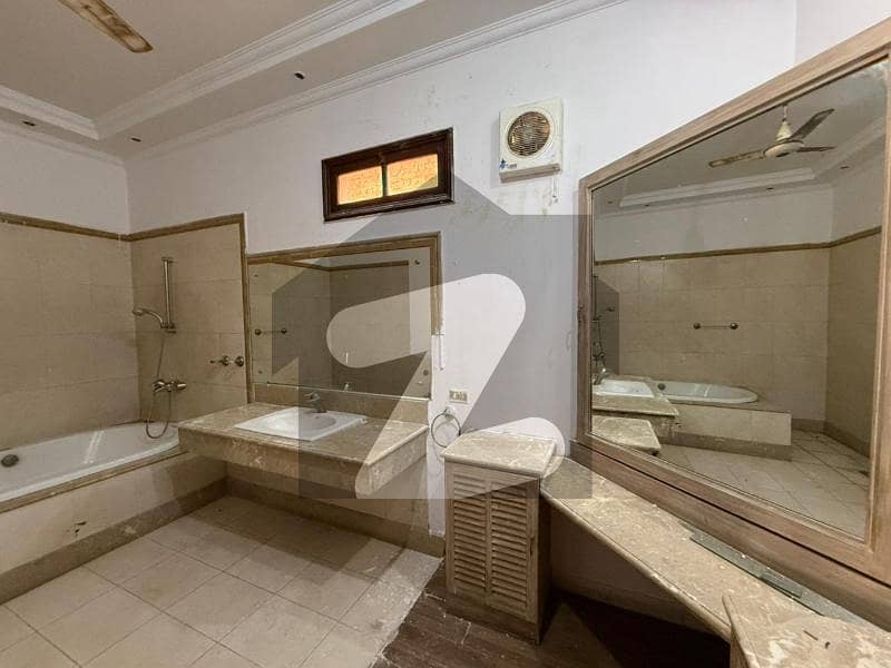 گارڈن ٹاؤن لاہور میں 7 کمروں کا 2 کنال مکان 22.0 کروڑ میں برائے فروخت۔ گارڈن ٹاؤن لاہور میں 7 کمروں کا 2 کنال مکان 22.0 کروڑ میں برائے فروخت۔