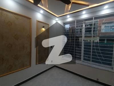 BEAUTIFUL LOCATION UPPER PORTION FOR RENT