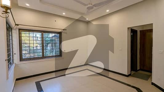 ایف ۔ 8 اسلام آباد میں 11 کمروں کا 4 کنال مکان 44.79 لاکھ میں کرایہ پر دستیاب ہے۔