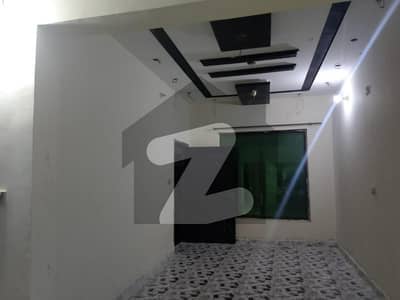 کینال ویو لاہور میں 3 کمروں کا 4 مرلہ مکان 1.65 کروڑ میں برائے فروخت۔