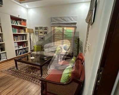 ڈی ۔ 12 اسلام آباد میں 5 کمروں کا 1 کنال مکان 22.0 کروڑ میں برائے فروخت۔