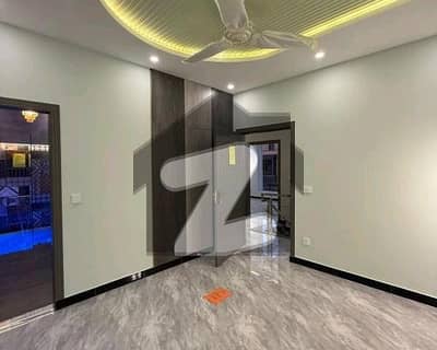 ڈی ۔ 12/3 ڈی ۔ 12,اسلام آباد میں 8 کمروں کا 1 کنال مکان 27.0 کروڑ میں برائے فروخت۔