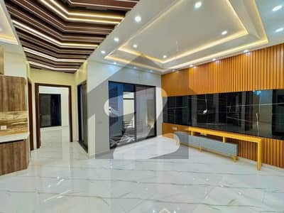 بحریہ ٹاؤن فیز 8 بحریہ ٹاؤن راولپنڈی,راولپنڈی میں 5 کمروں کا 7 مرلہ مکان 2.75 کروڑ میں برائے فروخت۔