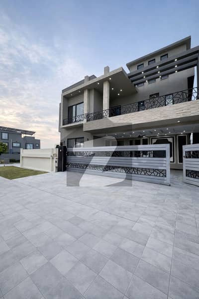 بحریہ ٹاؤن فیز 8 بحریہ ٹاؤن راولپنڈی,راولپنڈی میں 5 کمروں کا 17 مرلہ مکان 4.5 کروڑ میں برائے فروخت۔