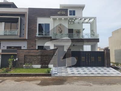 سٹی ہاؤسنگ سوسائٹی سیالکوٹ میں 5 کمروں کا 10 مرلہ مکان 3.5 کروڑ میں برائے فروخت۔