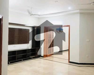 BEAUTIFUL LOCATION UPPER PORTION FOR RENT