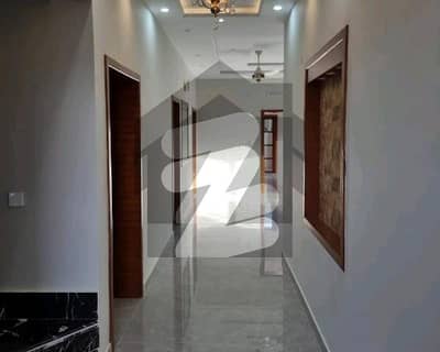 ڈی ۔ 12 اسلام آباد میں 6 کمروں کا 14 مرلہ مکان 14.5 کروڑ میں برائے فروخت۔