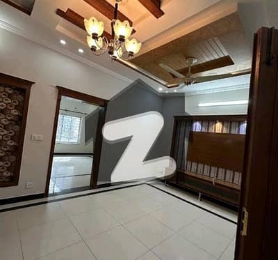 BEAUTIFUL LOCATION GROUND PORTION FOR RENT