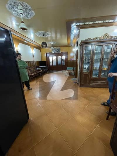 فریرے ٹاؤن کراچی میں 3 کمروں کا 9 مرلہ فلیٹ 4.5 کروڑ میں برائے فروخت۔