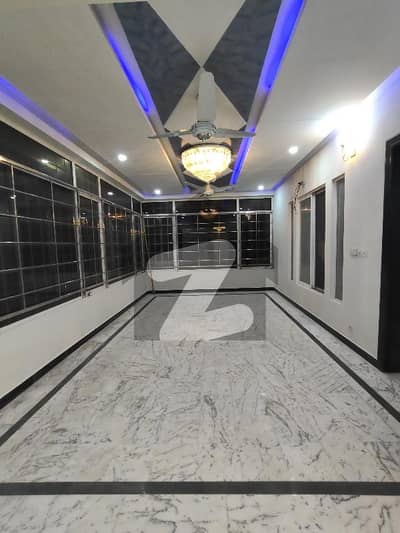 ای ۔ 11 اسلام آباد میں 6 کمروں کا 14 مرلہ مکان 2.8 لاکھ میں کرایہ پر دستیاب ہے۔