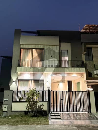 ڈی ایچ اے 9 ٹاؤن ۔ بلاک اے ڈی ایچ اے 9 ٹاؤن,ڈیفنس (ڈی ایچ اے),لاہور میں 3 کمروں کا 5 مرلہ مکان 3.0 کروڑ میں برائے فروخت۔