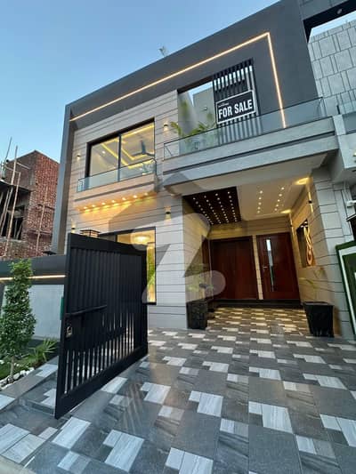 Spacious Prime Location House Is Available In Royal Orchard For rent